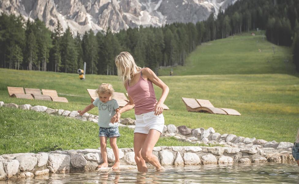 A woman and a child in the Helm adventure park