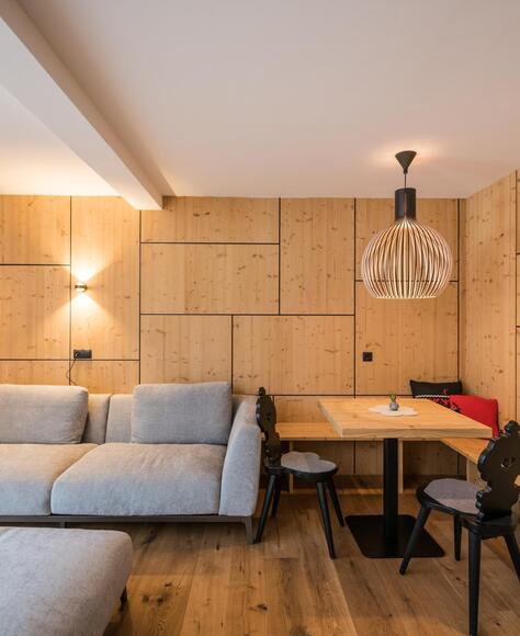 Sofa und Wohnbereich „Penthouse Suite Caminetto“