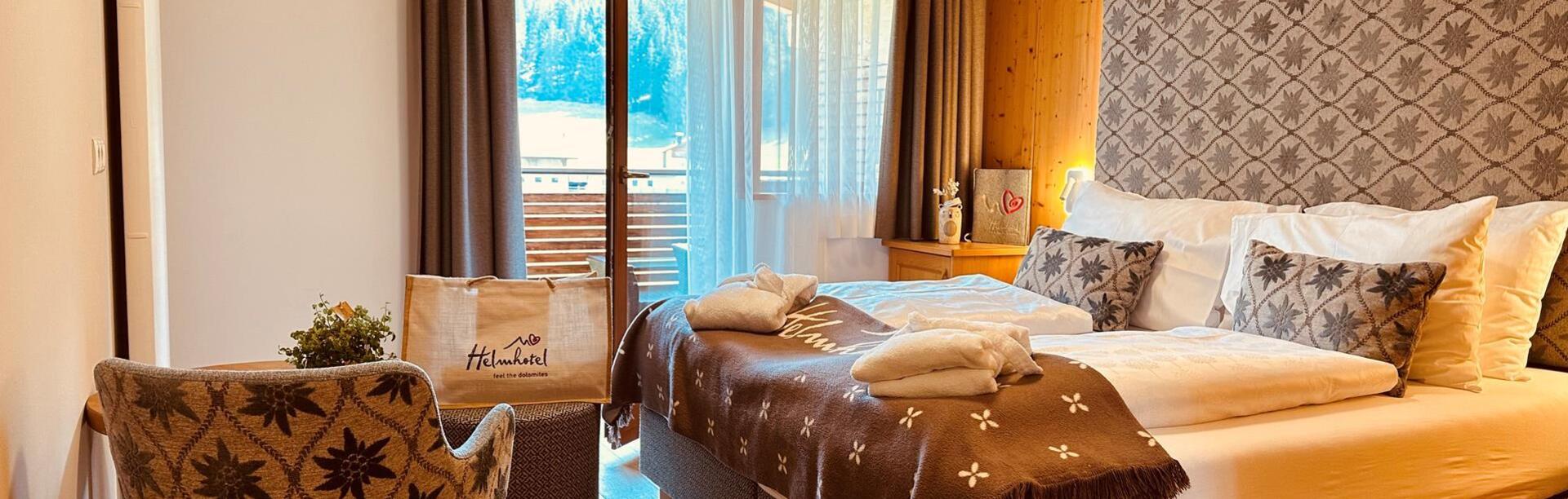 Cosy Comfort Room with double bed, armchair, mini fridge and garden-side balcony