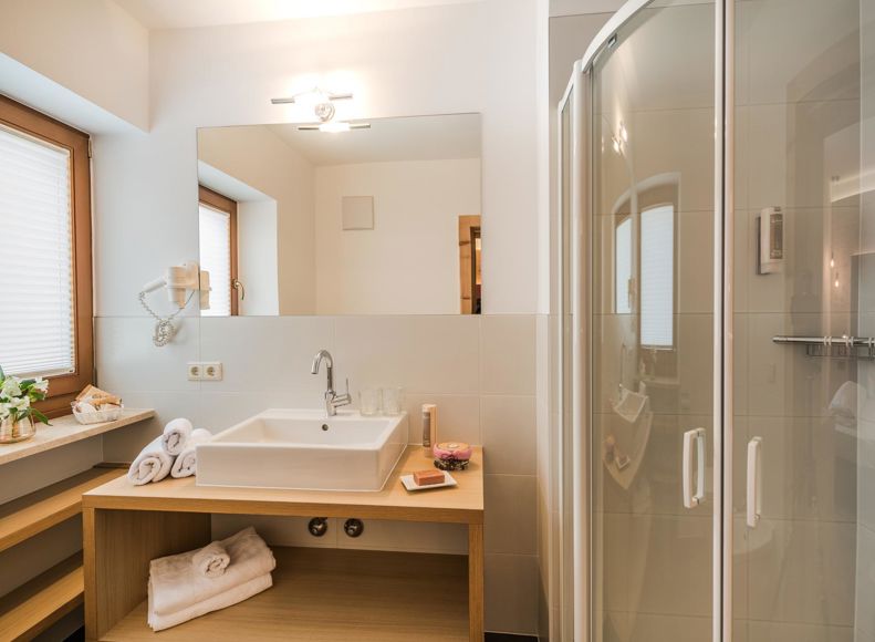 Badezimmer mit Dusche