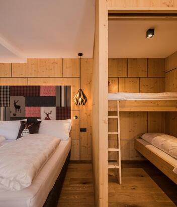 Family room Lina with double bed and separate area with bunk bed for kids