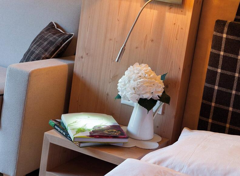 Doppelbett und sofa