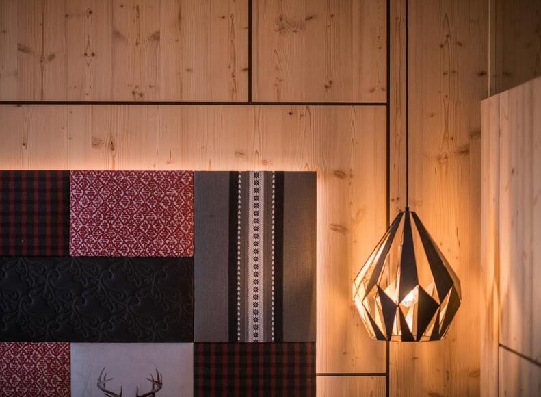 Milli room details with lamp